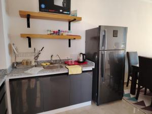 Kuchyň nebo kuchyňský kout v ubytování Sea View Apartment