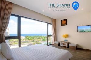 Postel nebo postele na pokoji v ubytování The Shann Hotel Danang