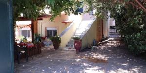 A garden outside Holiday Home in Chalkidiki, Lakkoma