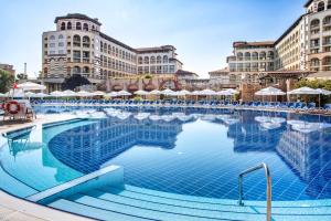 Басейн в Melia Sunny Beach All Inclusive або поблизу