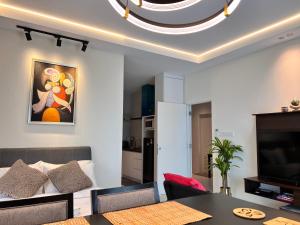 TV a/nebo společenská místnost v ubytování LoFF Suite 2 Bedroom at Kuching Riverine Resort