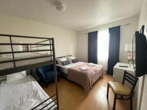 Postel nebo postele na pokoji v ubytování Hotell Skinnargården