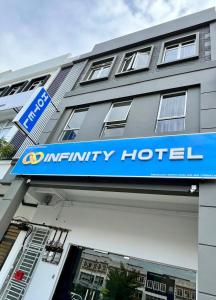 Certifikát, hodnocení, plakát nebo jiný dokument vystavený v ubytování Infinity Hotel Iskandar Puteri