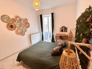 Ένα ή περισσότερα κρεβάτια σε δωμάτιο στο Appartement Cosy au coeur de l'Italie +27 φωτογραφίες