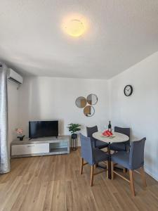 TV a/nebo společenská místnost v ubytování Apartments Amare