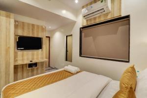 TV a/nebo společenská místnost v ubytování Hotel Enigma Inn