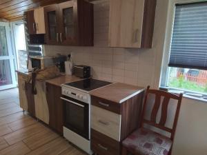 Η κουζίνα ή μικρή κουζίνα στο Violett Apartman Miskolctapolca