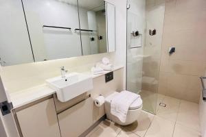 Bilik mandi di Lindfield steps to train and shopping +4 gambar