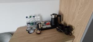 Pokoje gościnne ZACISZE的咖啡和沏茶工具