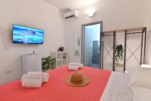 TV a/nebo společenská místnost v ubytování IzzHome City Heart Rooms