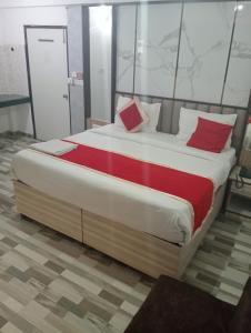 Postel nebo postele na pokoji v ubytování Hotel Clink New Delhi Airport