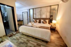 Postel nebo postele na pokoji v ubytování Hotel Clink New Delhi Airport