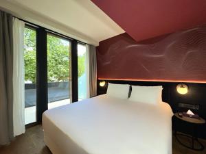 Postel nebo postele na pokoji v ubytování Design Hotel & Private Spa - Tbilisi Edition