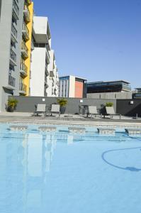 Πισίνα στο ή κοντά στο 5min walk to gateway,Free parking, Free WiFi