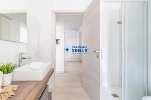 A bathroom at Condominio Trento