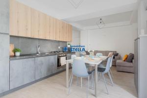 A kitchen or kitchenette at Condominio Trento
