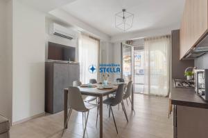 A kitchen or kitchenette at Condominio Trento
