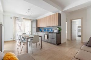 A kitchen or kitchenette at Condominio Trento