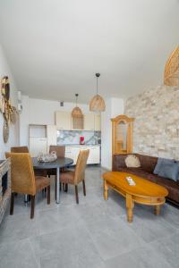 a living room with a table and a couch at Sea Side Apart in Sinemorets