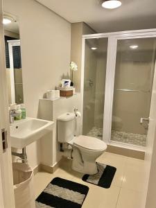 Ένα μπάνιο στο 5min walk to gateway,Free parking, Free WiFi