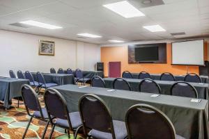 Бизнес-центр и/или конференц-зал в Comfort Inn St Petersburg North +47 фотографий