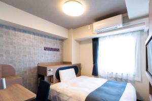 Postel nebo postele na pokoji v ubytování Comfort Hotel Shin-Osaka