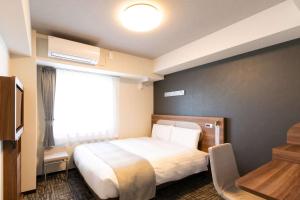 Postel nebo postele na pokoji v ubytování Comfort Hotel Shin-Osaka