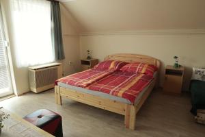 A bed or beds in a room at Bianka Apartman