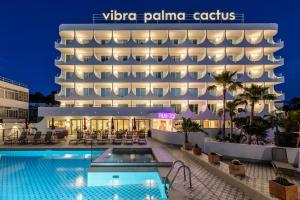 Bazén v ubytování Hotel Vibra Palma Cactus nebo v jeho okolí