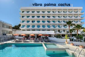 Bazén v ubytování Hotel Vibra Palma Cactus nebo v jeho okolí