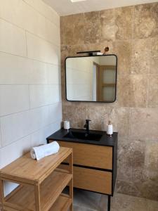 a bathroom with a black sink and a mirror at La tour du château in Truison