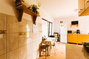 Kuchyň nebo kuchyňský kout v ubytování Casa Leahu