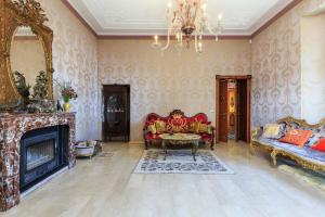 Χώρος καθιστικού στο Villa Gina by Quokka 360 - historic Villa on the Lake Como