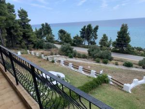 Gallery image of kaloutsikos sea view house in Mola Kalyva