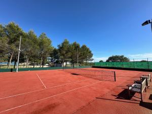 Tenis a/nebo squash v ubytování Camping Vransko jezero - Crkvine nebo okolí
