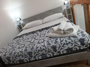 a bedroom with a bed with towels on it at Maison Chic in Ercolano