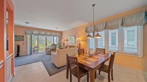 Χώρος καθιστικού στο Surf and Turf at Cedars East