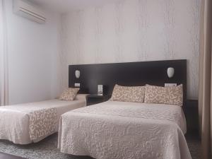 Posteľ alebo postele v izbe v ubytovaní Hotel de Los Faroles