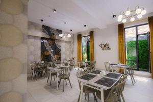Ресторан / й інші заклади харчування у Beshchinor Hotel
