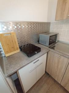 Kuchyň nebo kuchyňský kout v ubytování Adriatica Apartments