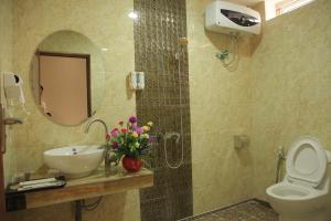 Ένα μπάνιο στο Khách Sạn Hoàng Gia Lào Cai - Hoang Gia Hotel