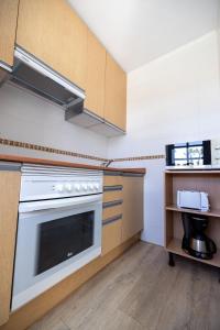 Kuchyň nebo kuchyňský kout v ubytování Fuentepark Apartments