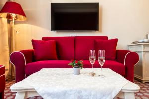 TV a/nebo společenská místnost v ubytování Aviano Boutique Hotel
