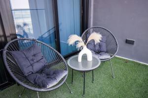 Гостиная зона в Elegant Studio in Binghatti Canal