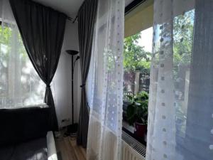 Un pat sau paturi într-o cameră la Vila luminoasa cu curte privată
