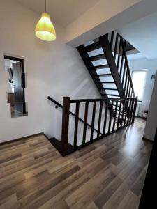 Imagine din galeria proprietății Vila luminoasa cu curte privată în București