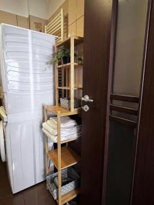 O bucătărie sau chicinetă la Vila luminoasa cu curte privată