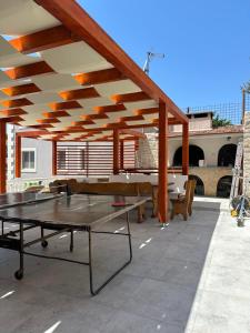 Stolní tenis v ubytování Apartmani Sali Seaview nebo okolí