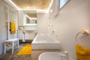 A bathroom at Apartments Smidl Még 37 kép