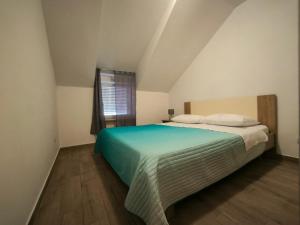 Posteľ alebo postele v izbe v ubytovaní Apartment in a small village near the beach